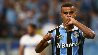 Grêmio vence a Universidad Católica por 2 a 0 e se garante nas oitavas da Libertadores