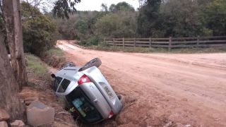 Carro é encontrado capotado próximo a Ponte do Sutil