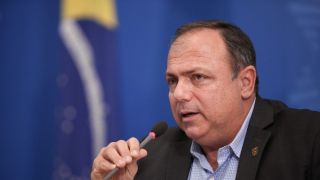 Ministro interino da Saúde prepara novo protocolo para o coronavírus