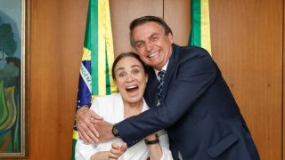 Exoneração de Regina Duarte sai após 20 dias e atriz comenta: 'UFA!'
