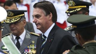 Forças armadas não cumprem ordens absurdas, diz Bolsonaro
