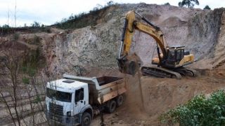 Prefeitura Municipal de Cristal revitaliza estradas no interior do município