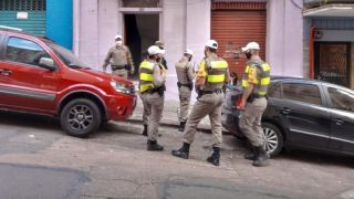 Brigada Militar realiza buscas a ladrão de celular na área central de Porto Alegre
