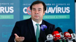 Estender auxílio emergencial por um ou dois meses não quebrará País, diz Maia