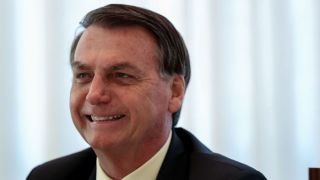 Bolsonaro sanciona lei de auxílio financeiro para o setor cultural