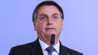 Bolsonaro diz que educação "está horrível" e que pode escolher novo ministro hoje