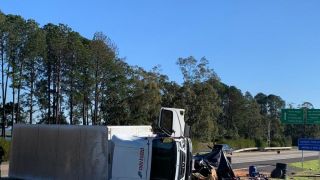 Acidente entre caminhão e carro causa duas mortes na BR-290 em Santo Antônio da Patrulha