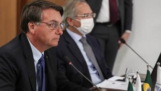 Alvo de 48 pedidos de impeachment, Bolsonaro diz que votos valerão até 2022