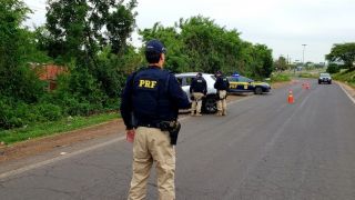 Homem é preso por brigar com esposa e desacatar policiais na BR-116
