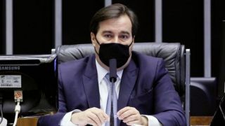 "Não vejo nenhum crime", diz Maia sobre pedidos de impeachment contra Bolsonaro
